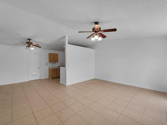 3rd image of 2901 SW Ventura Street
