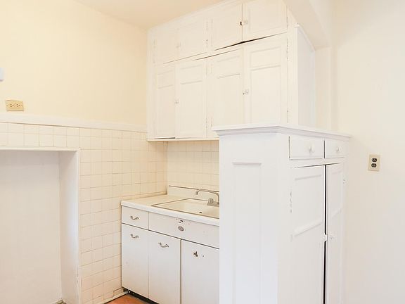 3rd image of 4623 N Rockwell St #3B