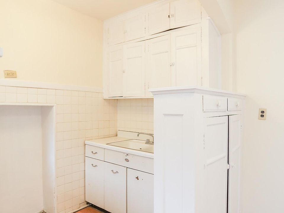 1st image of 4623 N Rockwell St #3B