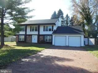 10 Huntington Way, Mount Laurel, NJ 08054