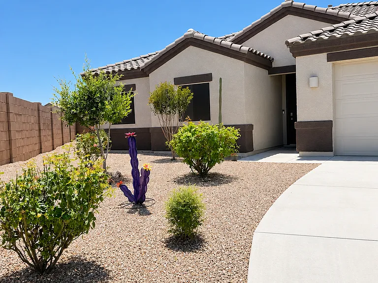 477 W Aberdeen Pl — Photo 2