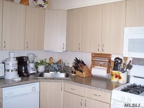 2nd image of 50 Smith St