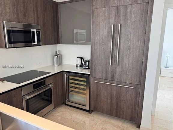 4th image of 68 SE 6th St #2412A