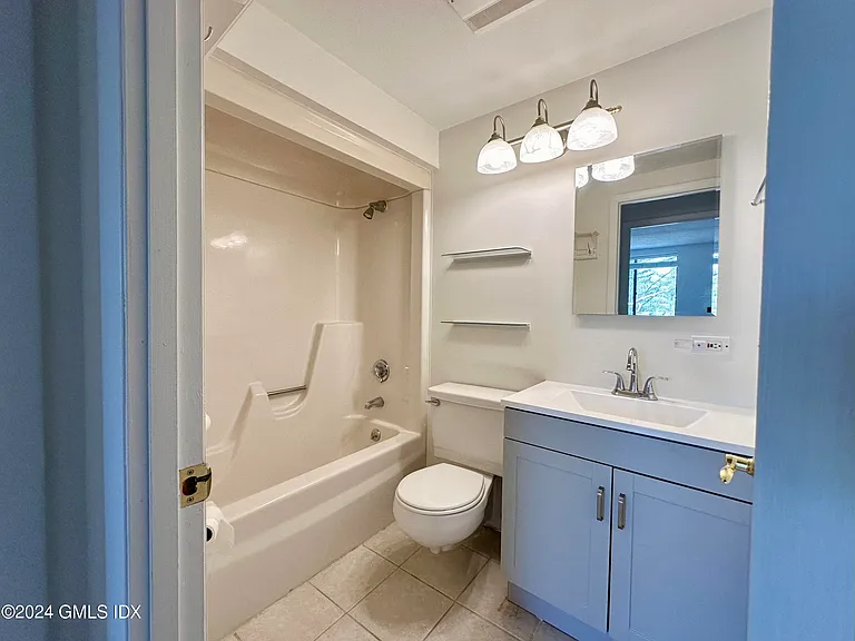 1525 E Putnam Ave #407 — Photo 8