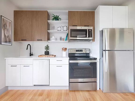 4th image of 417 E 135th St APT 4D