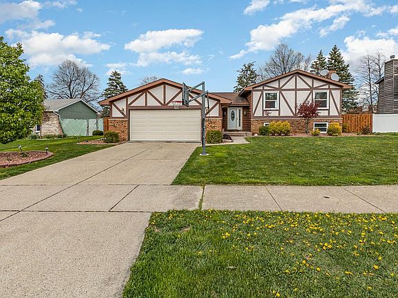 3rd image of 304 Little John Dr