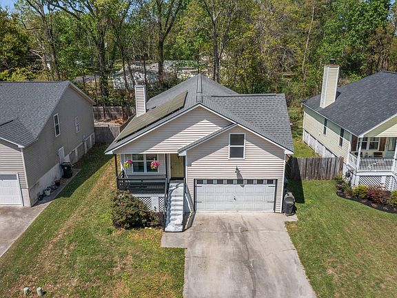 2nd image of 2104 Razorback Ln