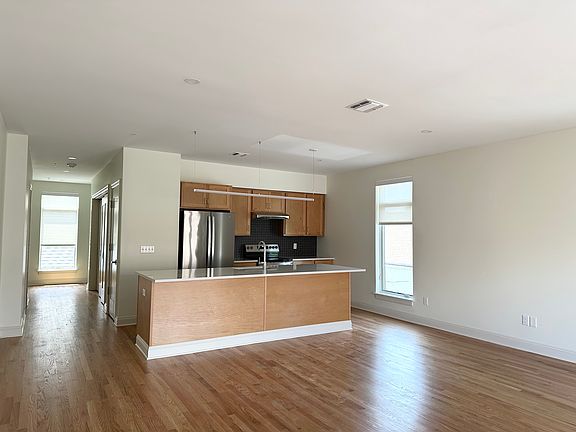 3rd image of 386 Grant St #303