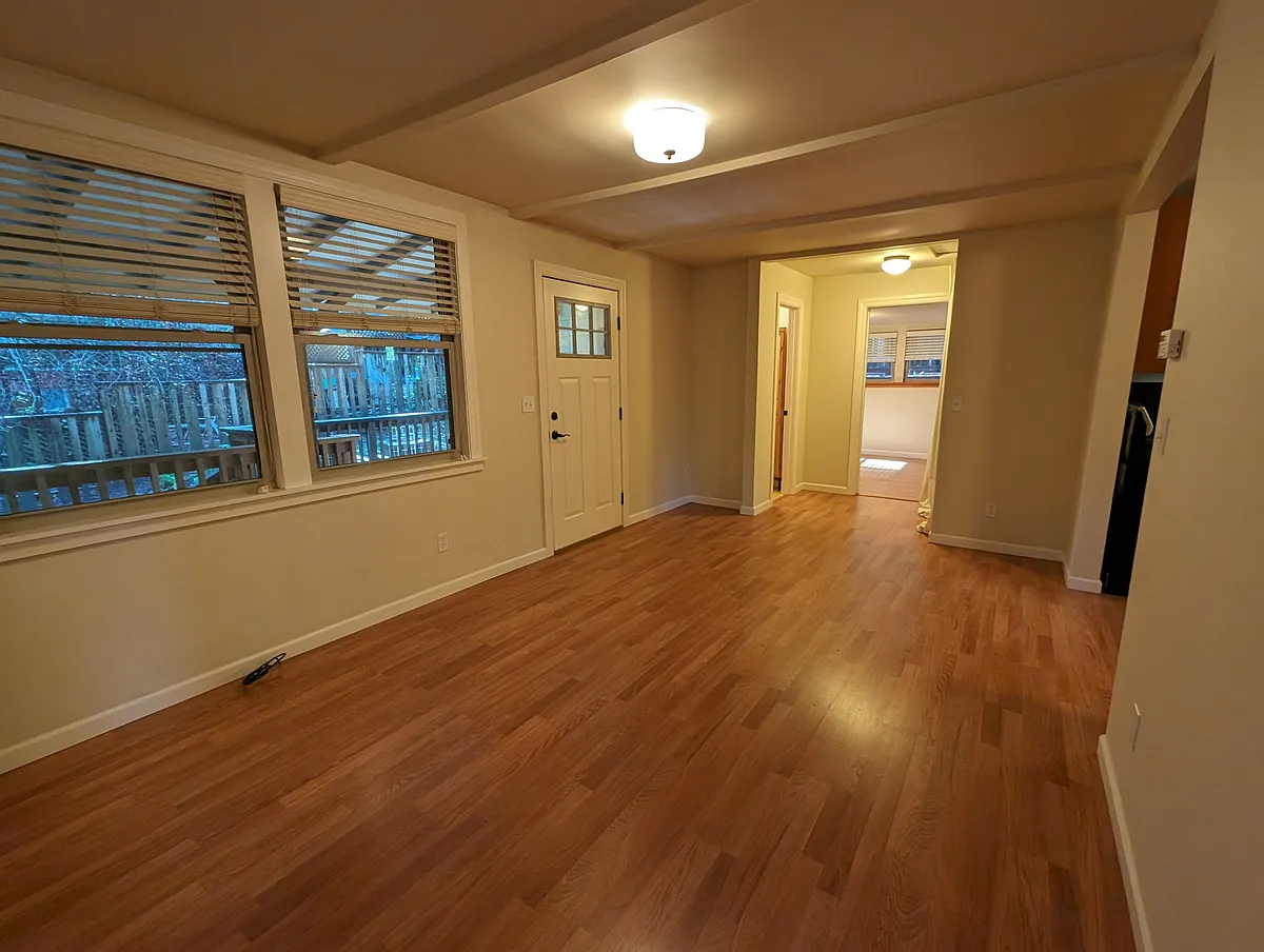 Building Photo - 563 Lilac Ave