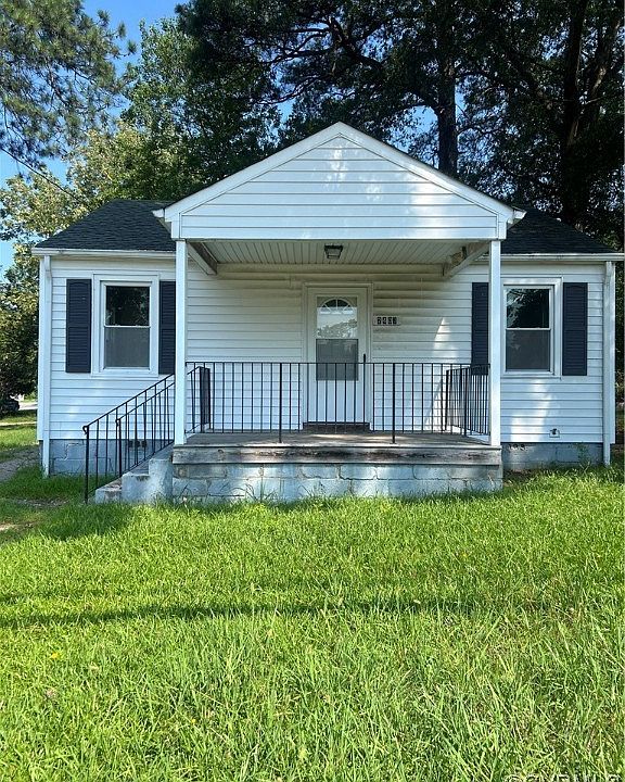 1st image of 2407 Oaklawn Blvd