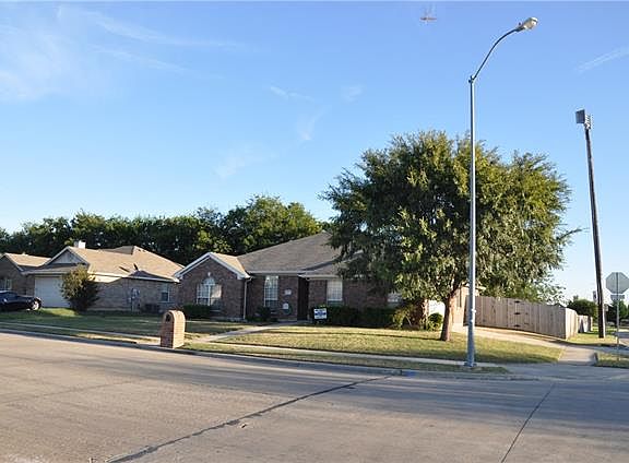 2nd image of 453 Cambridge Dr