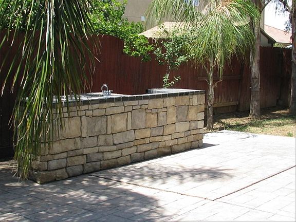 Great backyard with outdoor kitchen(sold as is)