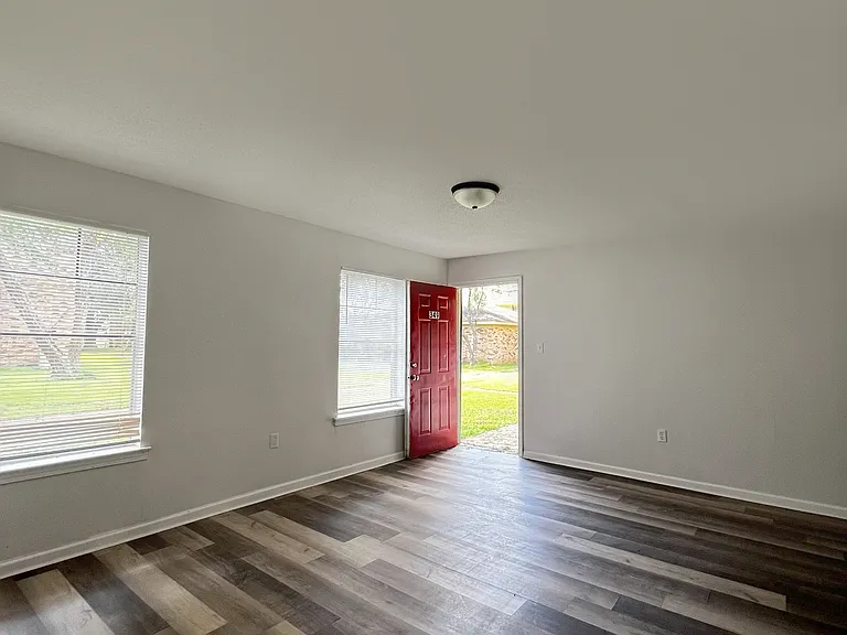 2400 Goodwin Ave #2 — Photo 8