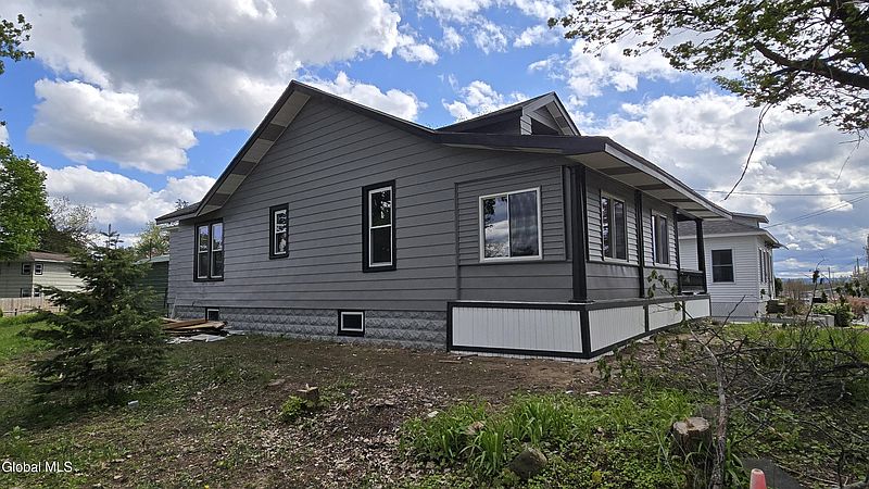 4th image of 26 Lawnwood Avenue
