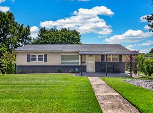 903 E Cross Rd, Dandridge, TN 37725