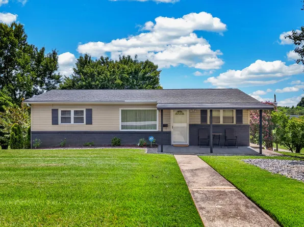 903 E Cross Rd, Dandridge, TN 37725