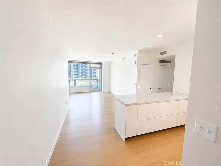 1050 S Grand #1003 — Photo 6