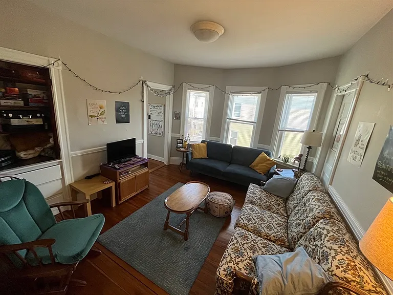 79-83 Beacon St #2 — Photo 2