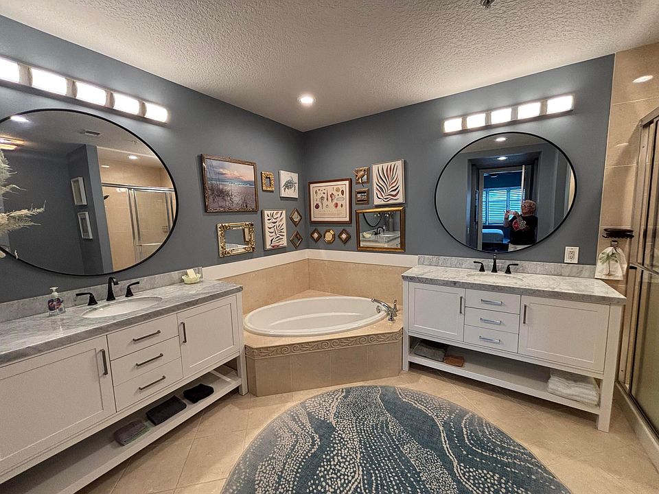 1st image of 18 W Harbour Isle Drive W #102