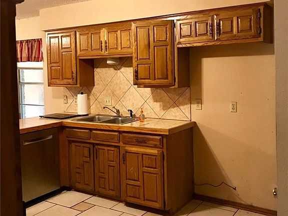4th image of 2611 Silvermeadow Ln