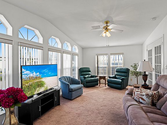 3rd image of 329 Avocado Dr