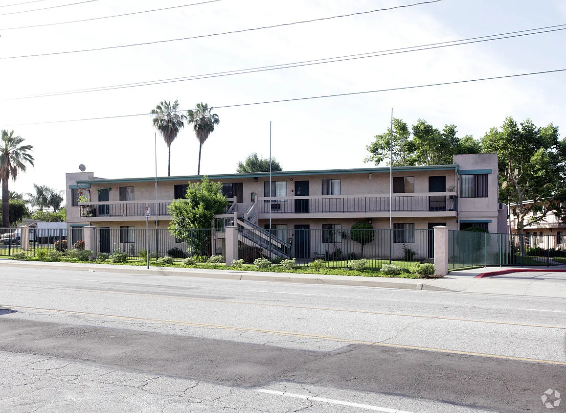 Villa Azusa Senior Apartments (55+) — Photo 1