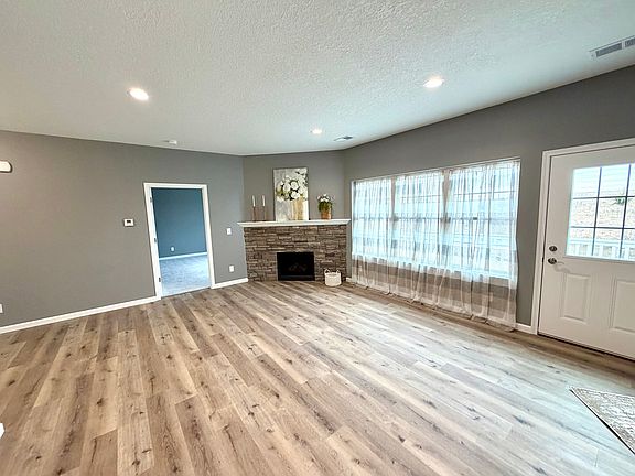 4th image of 137 Countryview Ct