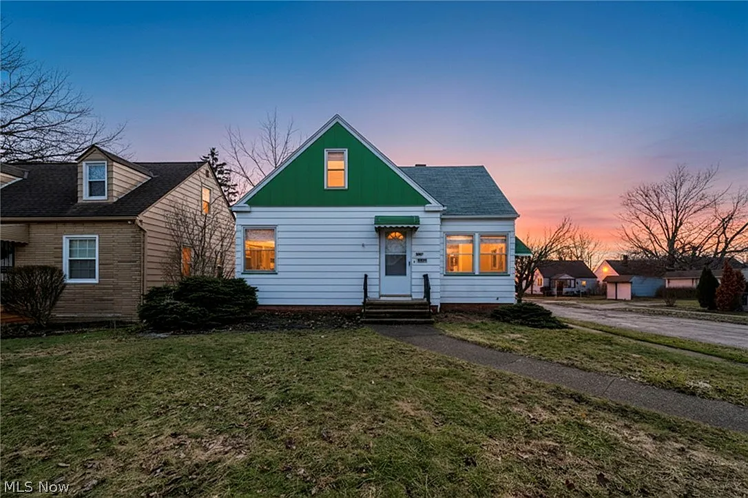 21202 Gardenview Dr photo 1