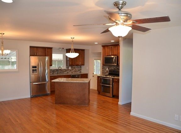 4th image of 128 Freeman Dr