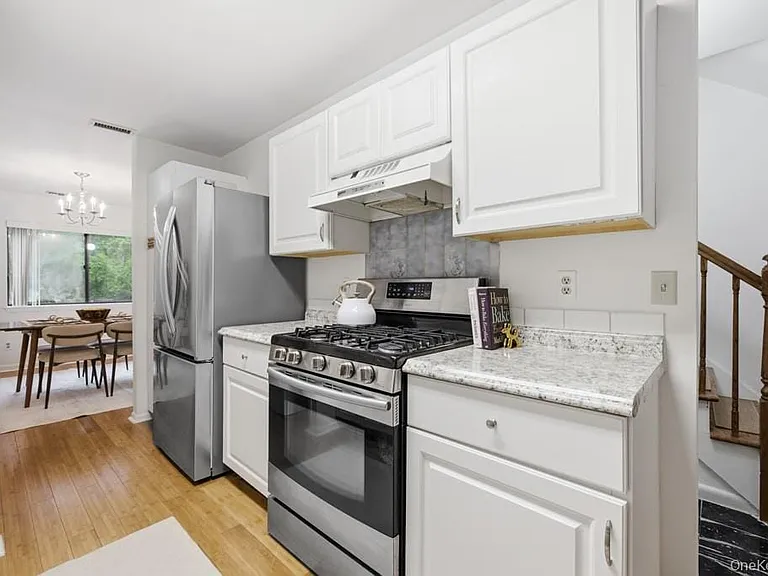 359 N Greeley Ave — Photo 5