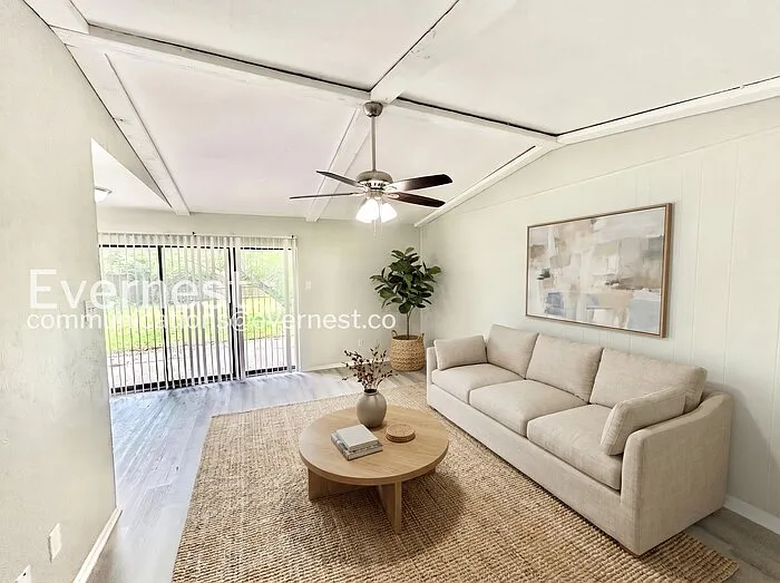 415 Southlake Dr — Photo 4