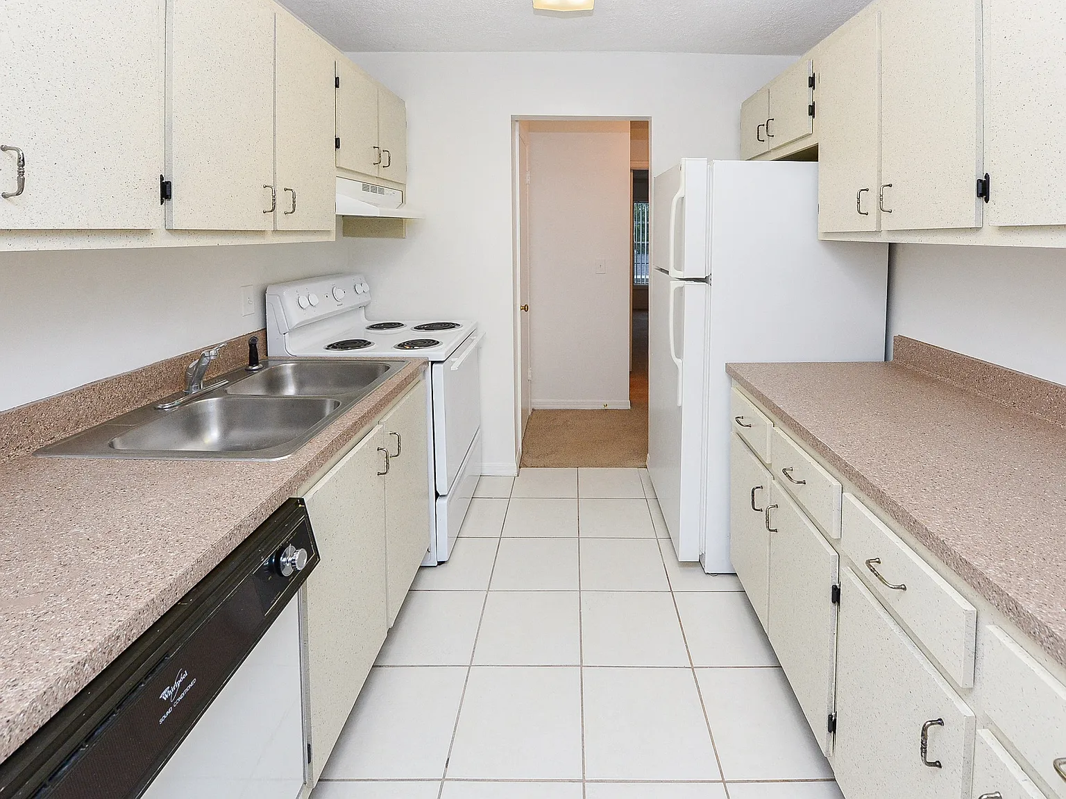 Reserve at Lake Pointe Apartments and Townhomes — Photo 2