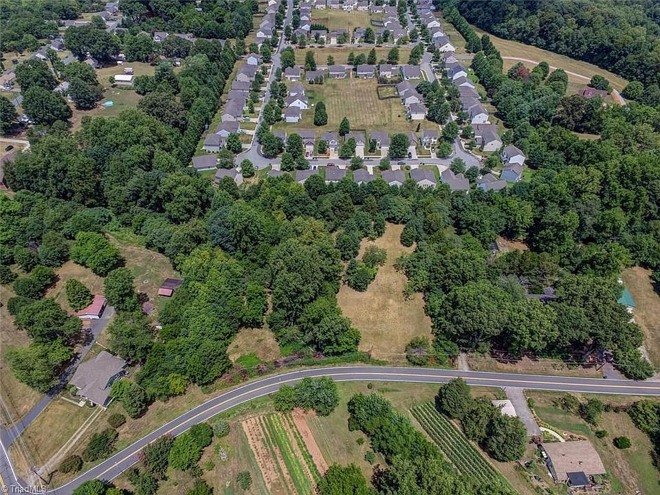 1st image of 105 Wayside Dr