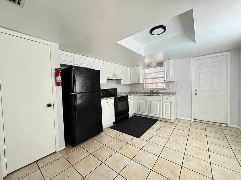 65th Properties — Photo 2