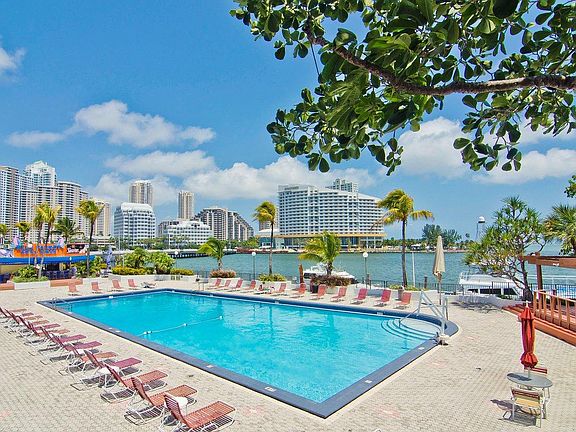 3rd image of 825 Brickell Bay Dr #A8