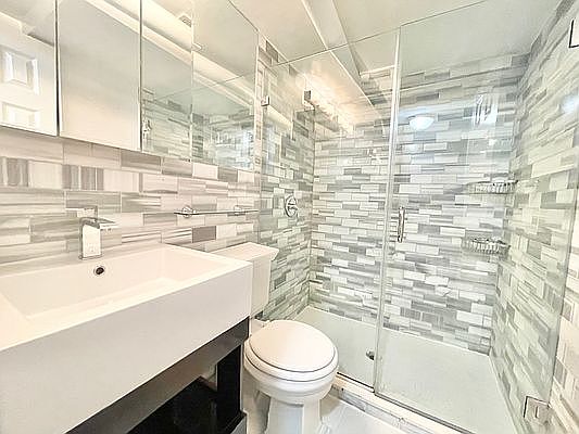 3rd image of 659 9th Ave APT 2
