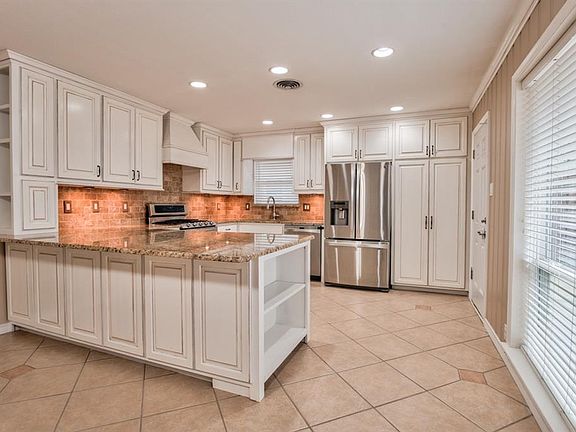 4th image of 9306 Highridge Dr