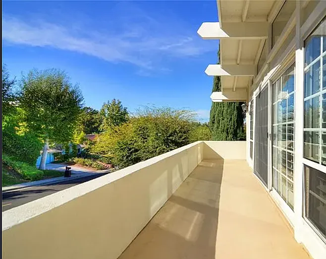 3970 Ellenita Ave — Photo 10