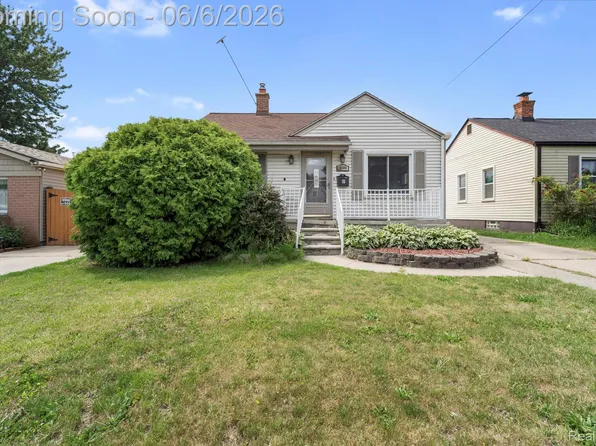 19304 Connecticut St, Roseville, MI 48066