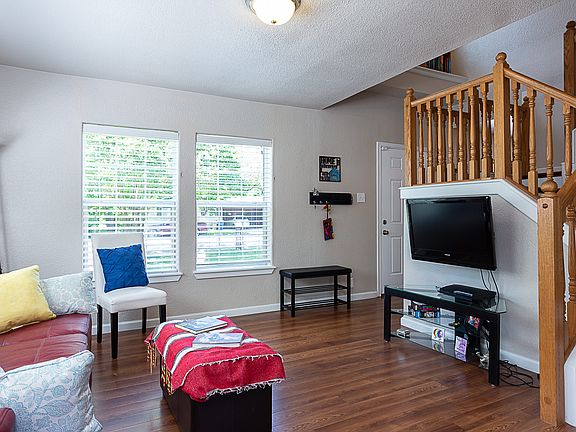 4th image of 8601 Putnam Dr