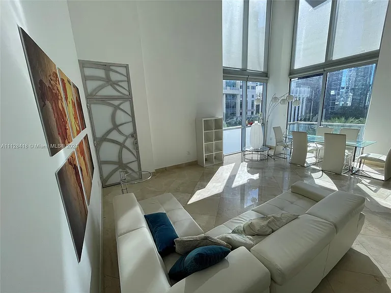 1060 Brickell Ave #613 — Photo 3