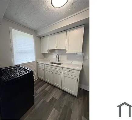 105 Locust St — Photo 2
