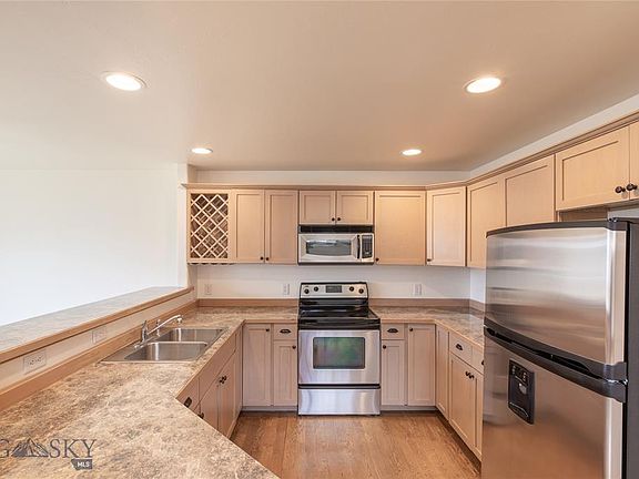 4th image of 228 N Hanley Ave