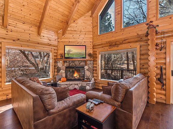 2nd image of 150 Yosemite Dr