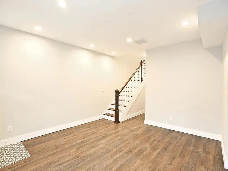 747 Gresham Pl NW #A — Photo 3