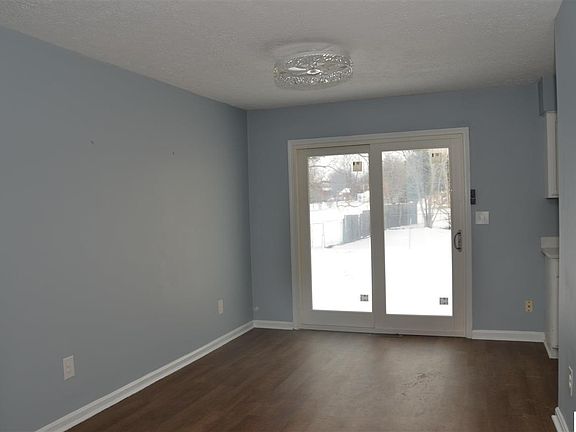 5th image of 1081 W Lincoln Trail Blvd