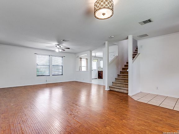 3rd image of 215 BIRCHWOOD BAY