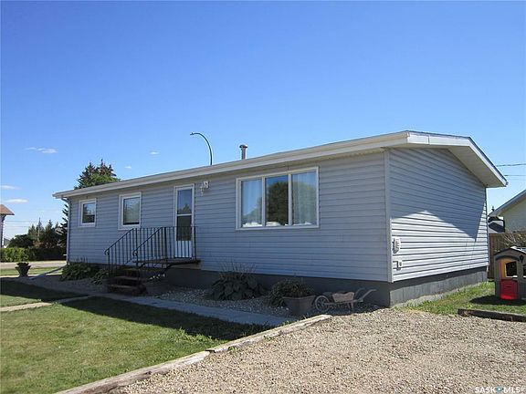 4th image of 120 Saskatchewan Cres