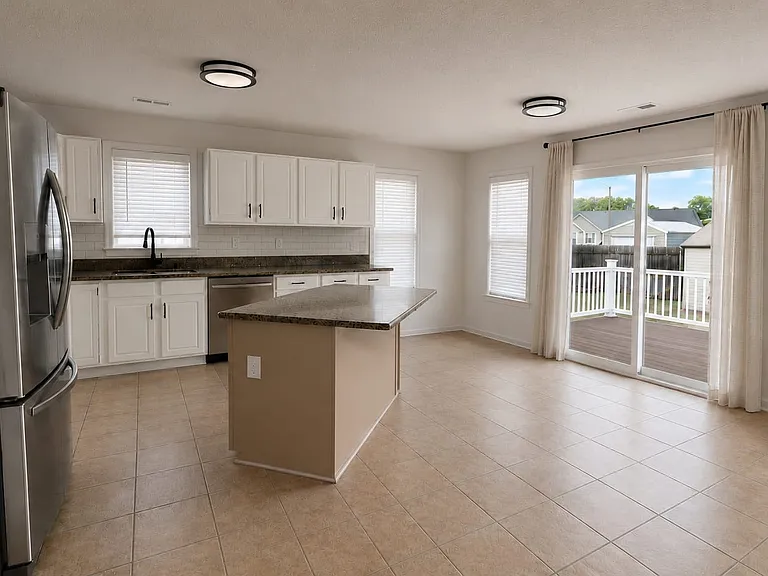 423 Spring Dr — Photo 6
