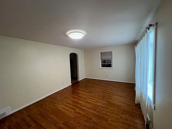 5th image of 4015 Cheryl Dr